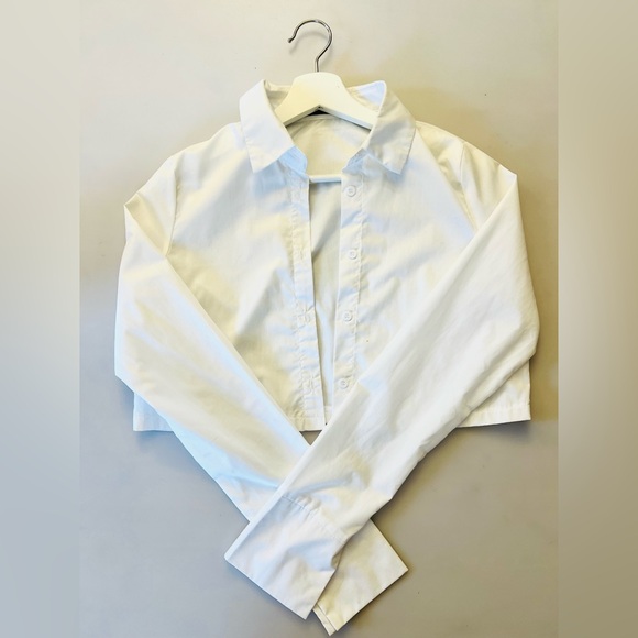 PrettyLittleThing Women's White Cropped Button Down Shirt. Size 2 - Picture 5 of 10